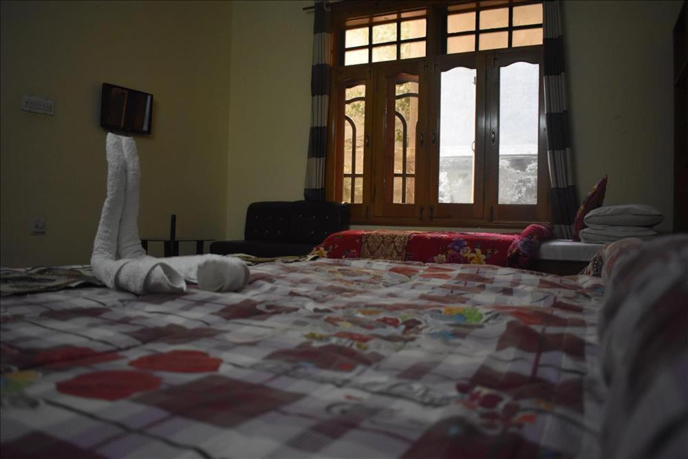 Cozy Lodge Gilgit Ngoại thất bức ảnh