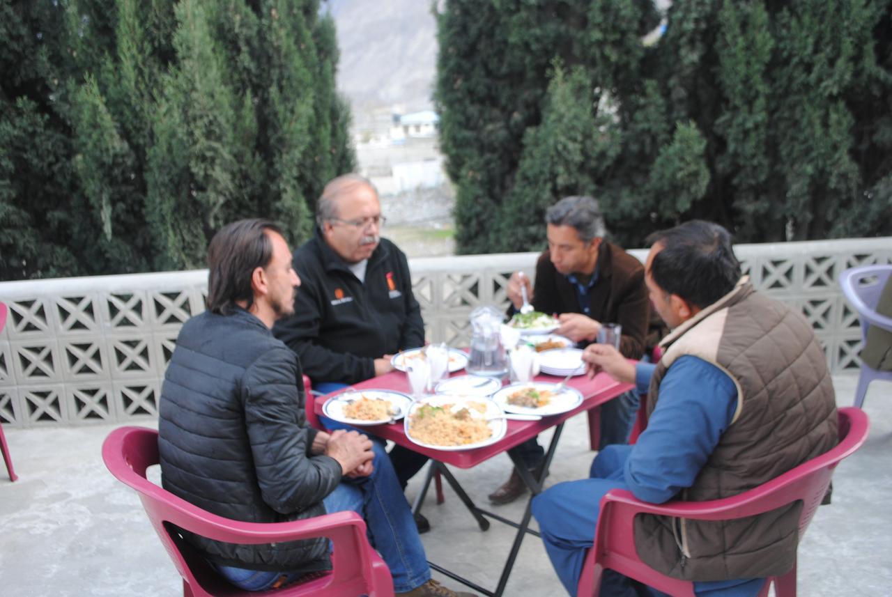 Cozy Lodge Gilgit Ngoại thất bức ảnh